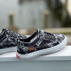 Brand new, never worn, girls size 2 shoes